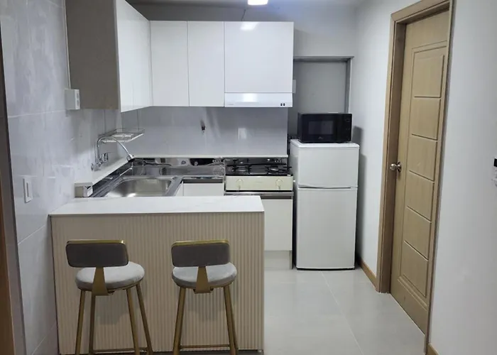 Spacious Newly Renovated #13 *